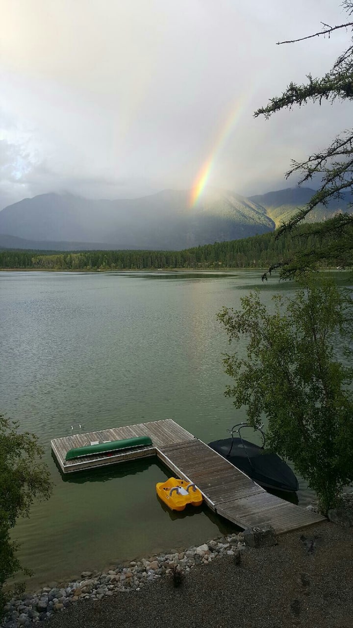 Lakefront Cabin on Tie Lake Cabins for Rent in Jaffray, British