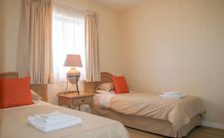 Apartment with breathtaking sea views gallery image 5