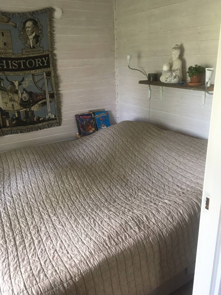 საძინებელი რეგულირებადი ორსაწოლიანი საწოლით