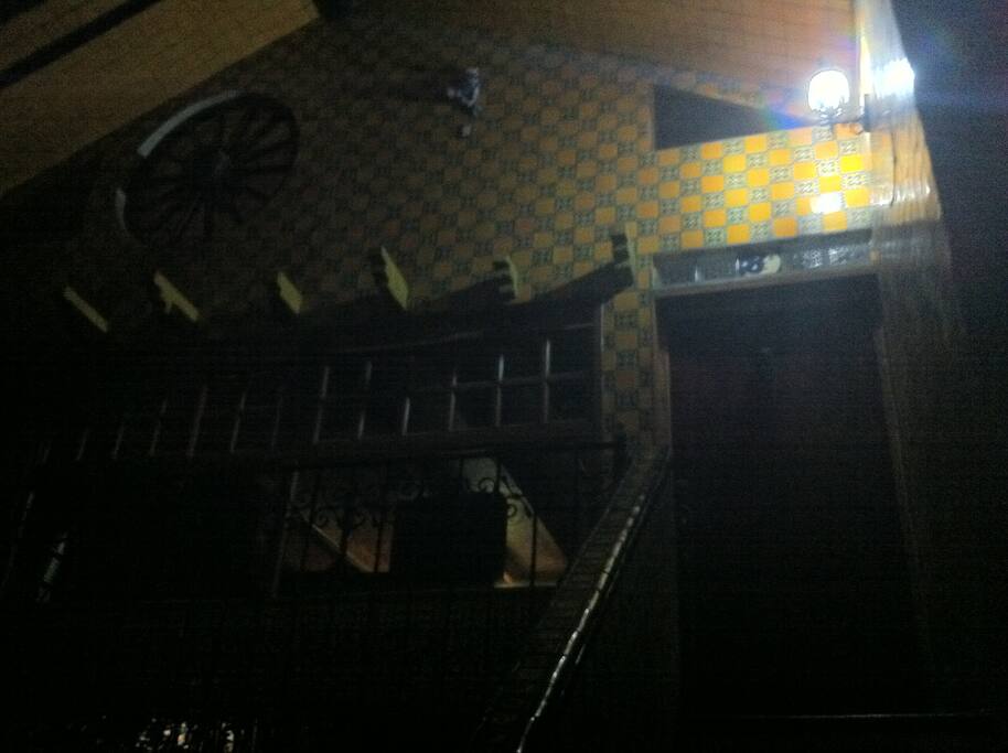 Chalet Vittorio Perezzi, diseño Único,Zona poco urbanizada. Exteriores en madera y talavera.
Excepcional descanso, confortable y clima agradable. Interiores en madera, acondicionado para descanso.