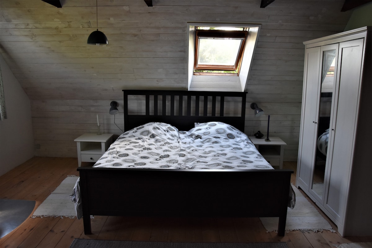 Svetlá a vzdušná rodinná spálňa