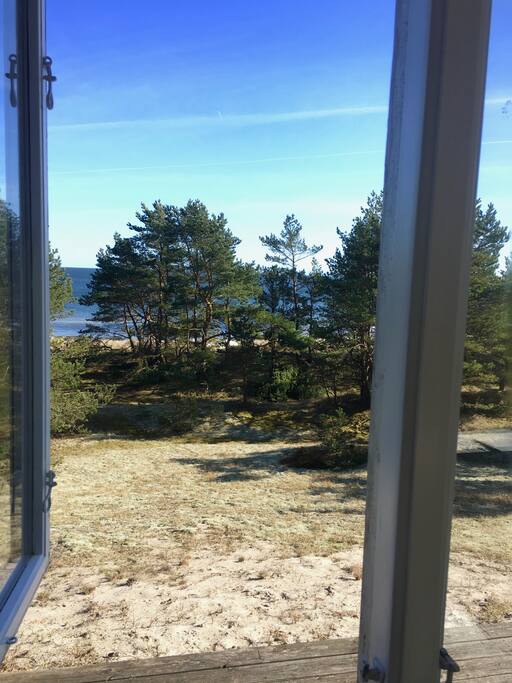 Havsutsikt från vardagsrummet.