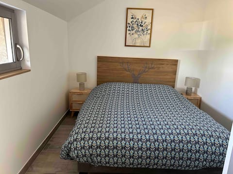 2 character cottages, pool, 15 km from Tours