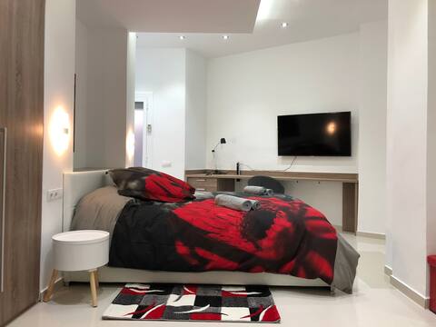 Modern Suit-Jacuzzi Room near Camp Nou
