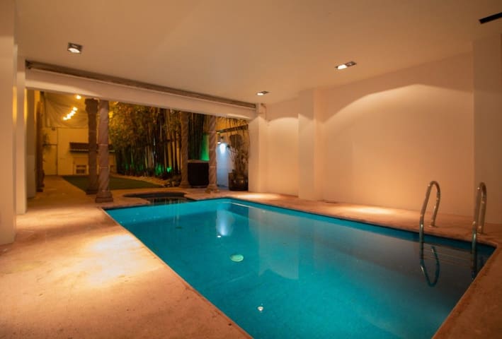 Casa de lujo con alberca por Col. condesa