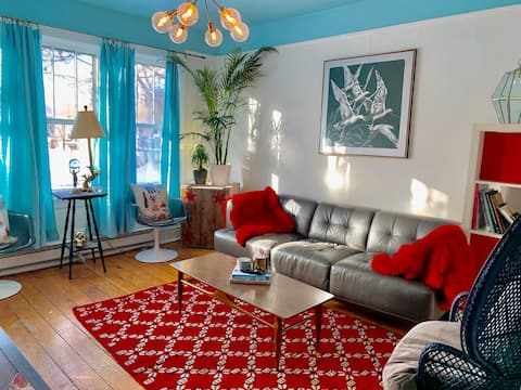 A Vintage Pink House in the Heart of Chicago