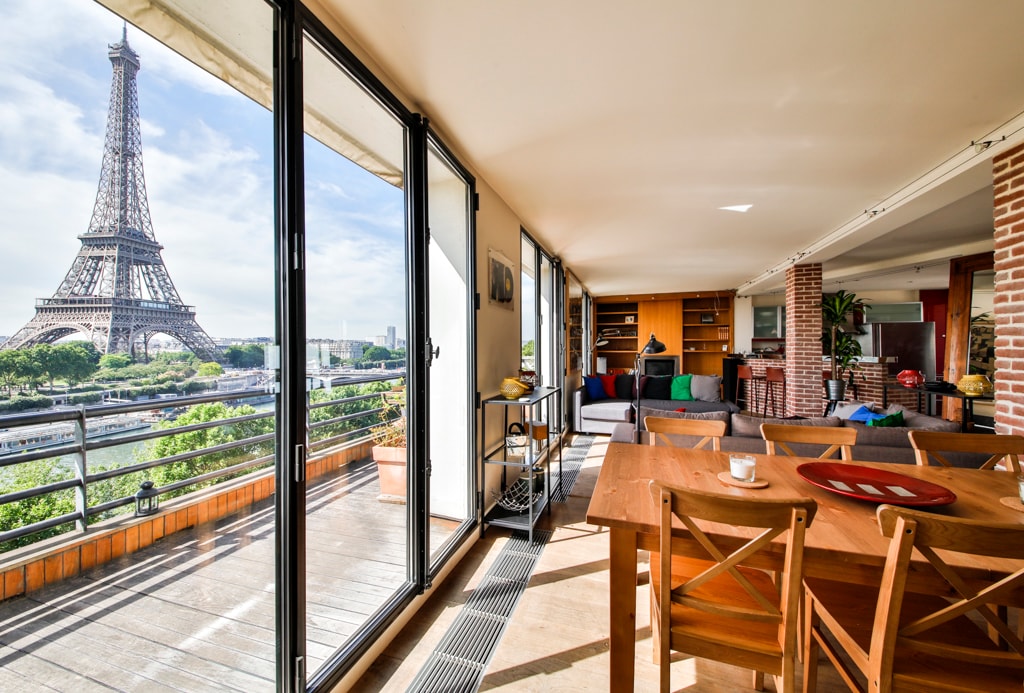 airbnb paris tour eiffel view