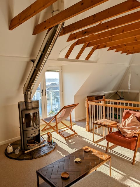 Modern 2 Bedroom Apartment - 1 Min From Seafront