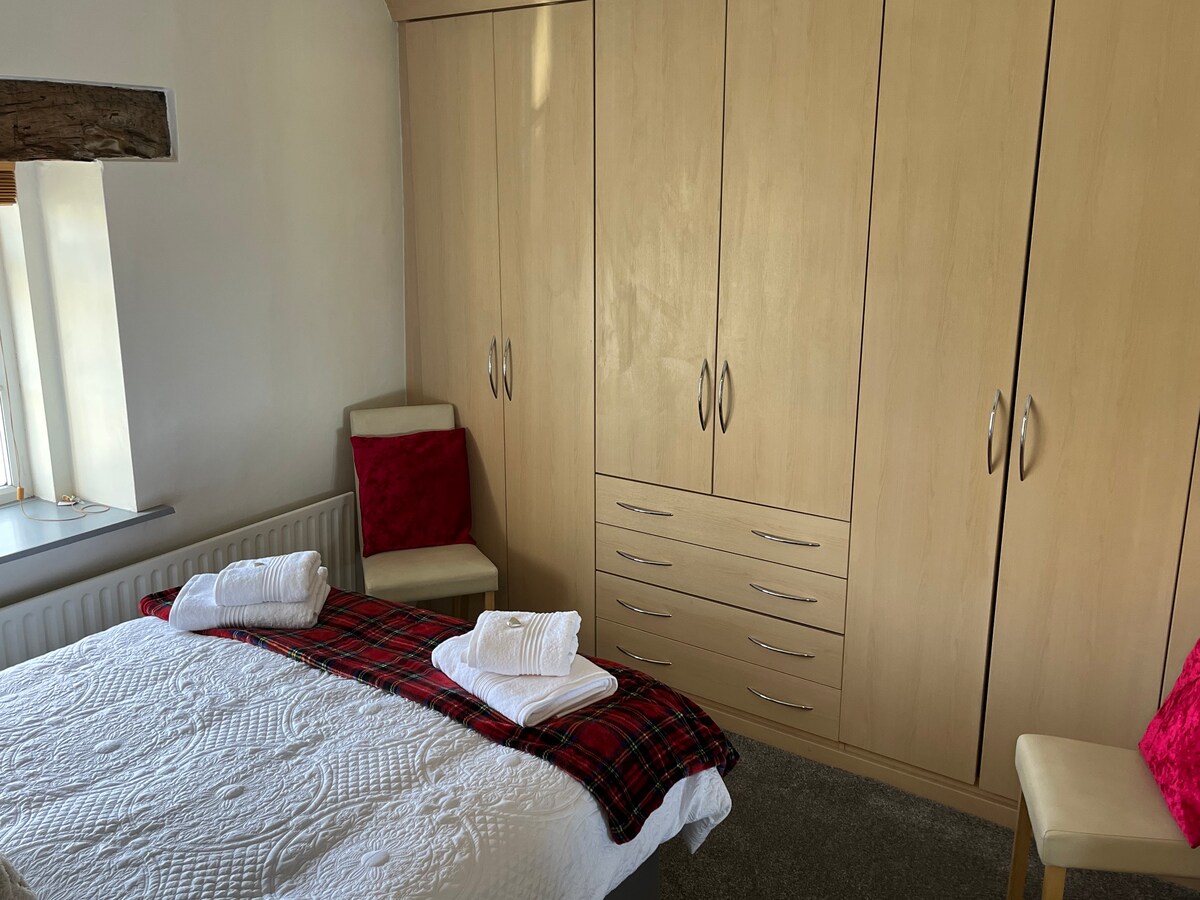 ห้องนอนที่ 3 พร้อมตู้เสื้อผ้าที่พอดีกับ 