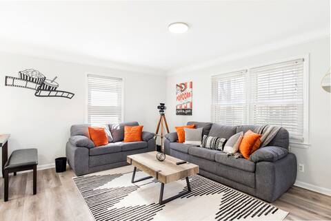 The Cinema House | 4BR/2BA | *Downtown Berkley*