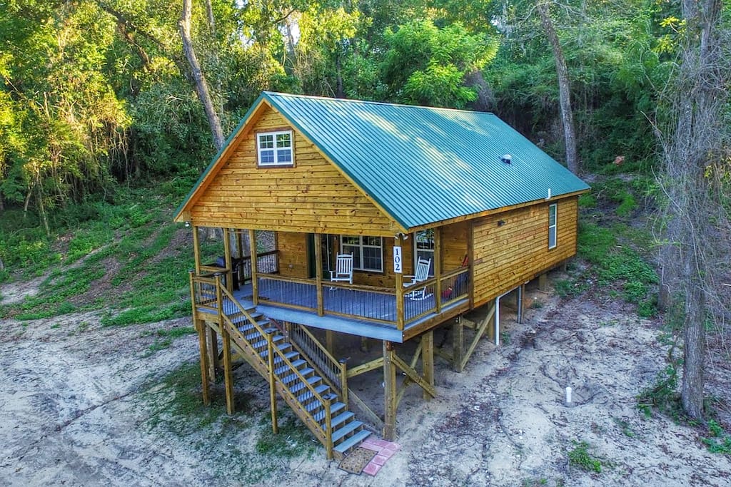 Greene's Pond Cabin Cabins for Rent in Elizabethtown, North Carolina
