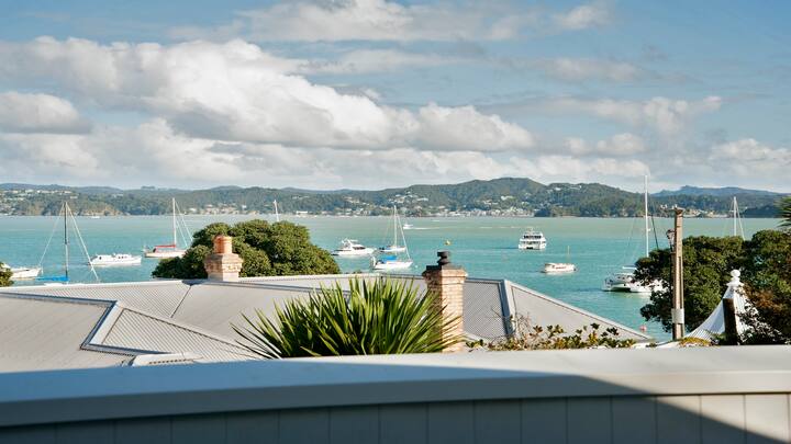 נוף מחדר השינה הראשי בקומה העליונה
