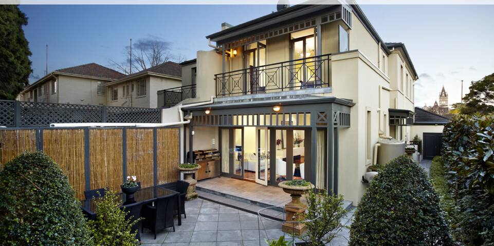 LUXURY TOWNHOUSE gallery image 2