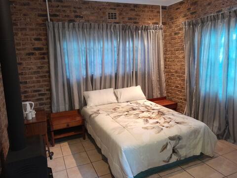 Welcome to a 1-bedroom, bathroom tranquil space.