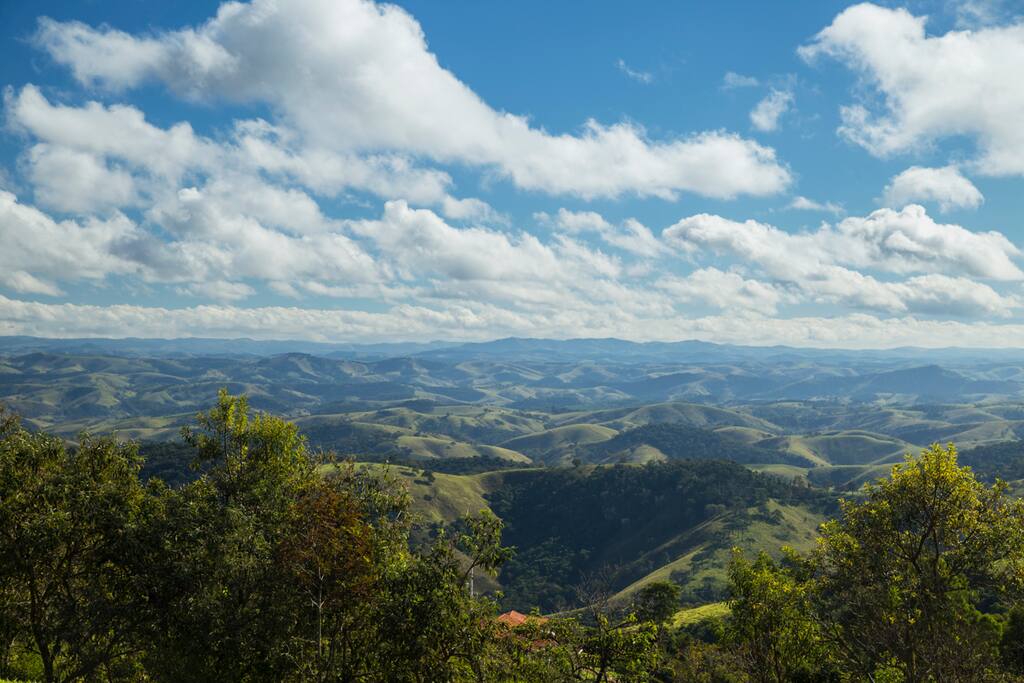 vista panorâmica para o mar de morros / panoramic "sea of mountains" view *