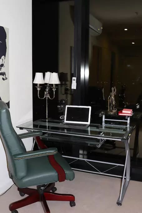Livingroom : study / workspace