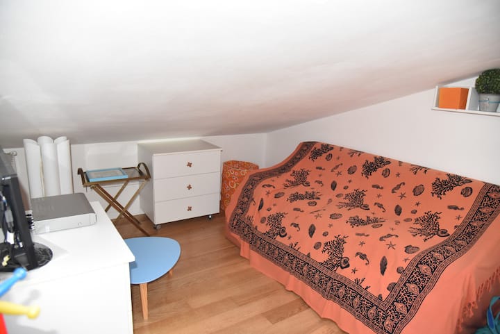 ชั้นลอฟท์ - เตียงโซฟา 2 คน