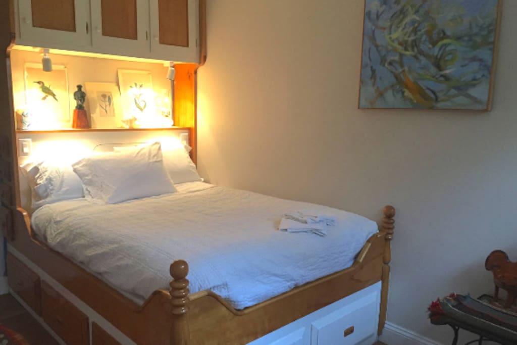 Captain's Bed - fit for a queen! Ample reading light and lovely art...