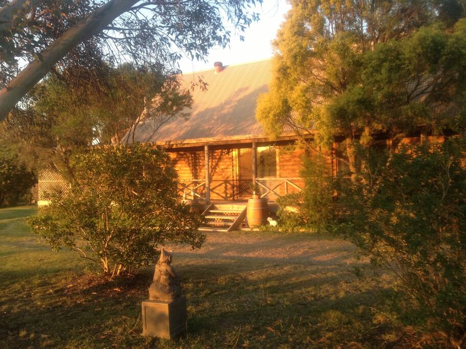 Log Cabin: Exterior