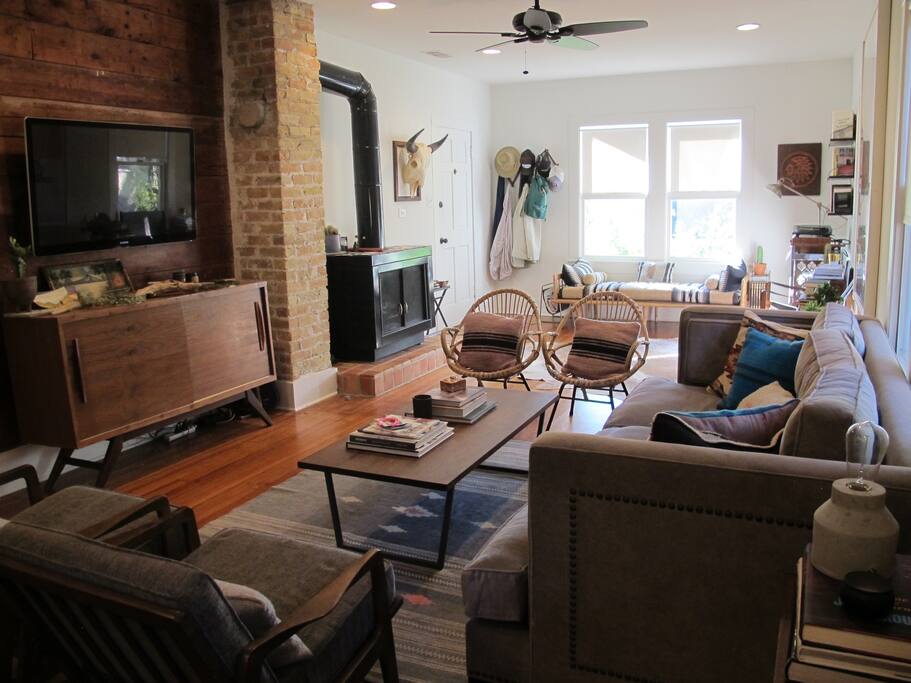 Living room + Lounge area