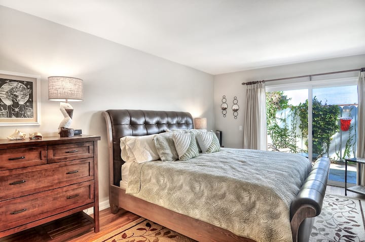 Основна спалня - на долния етаж със самостоятелен санитарен възел STR15 -0403