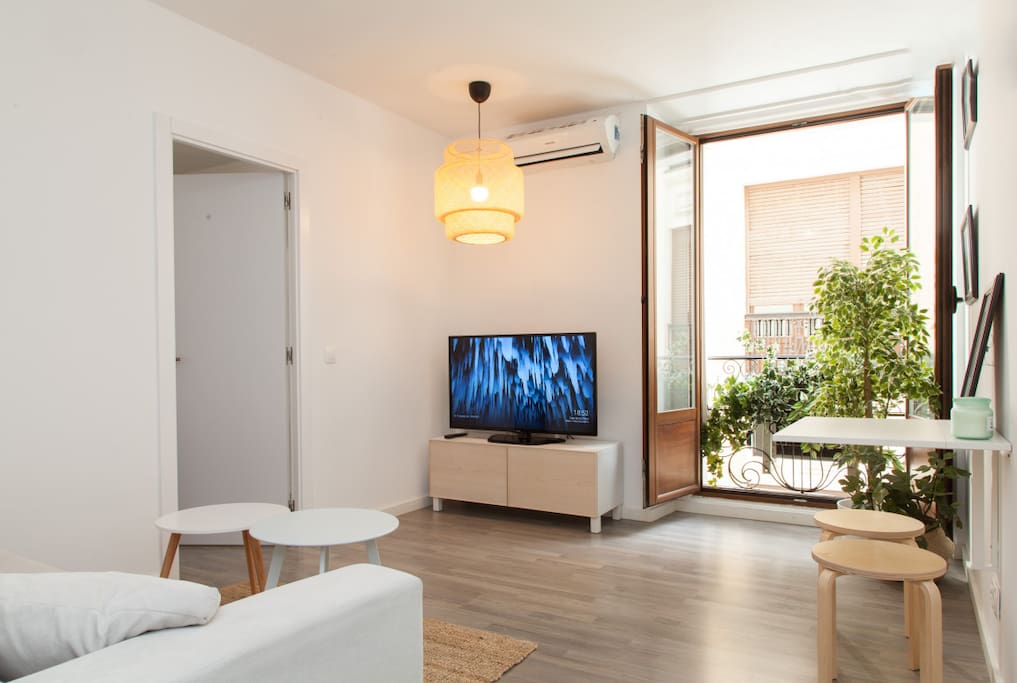 Living Room. Big Full HD TV with ChromeCast to connect your phone and Netflix account for your use