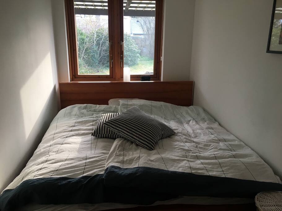 Bedroom 1 - kingsize bed