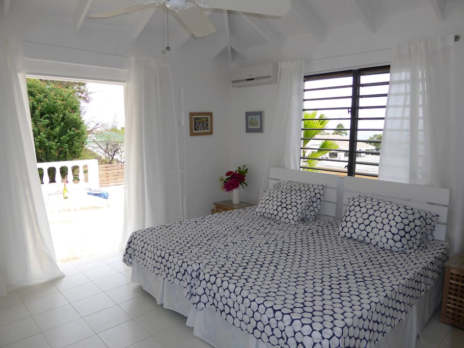 Twin bedroom