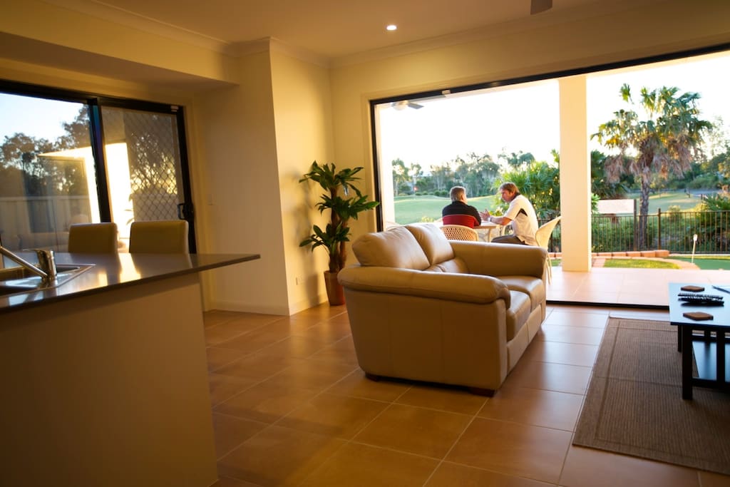 The Golfer's Lodge - Family/Kitchen area