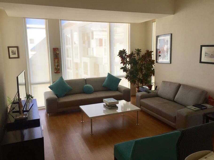 Sala de estar con TV