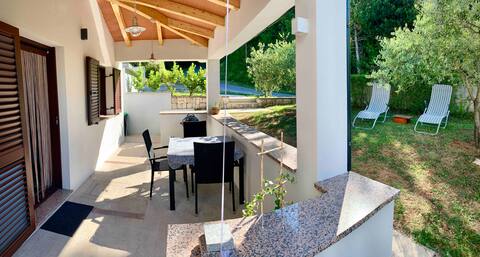 Top Airbnb: Studio apartment 365 in Kapelica