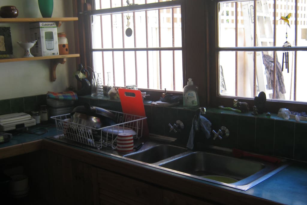 Clean Spacious Kitchen