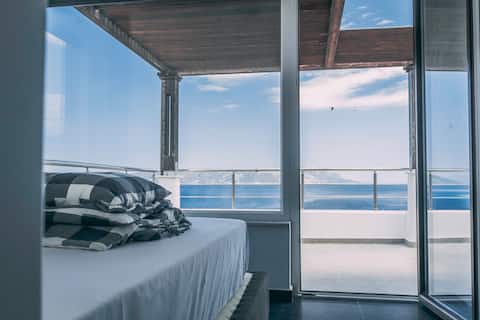 Villa Elia, a stay with a view of the Aegean sea