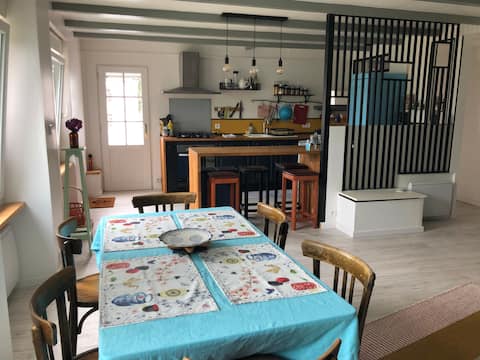 Successful Airbnb property: Lovely 2-bedroom flat with balcony and garden in Le Palais