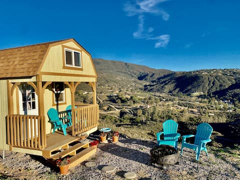 Tiny Mountain Cabin and Animal Retreat