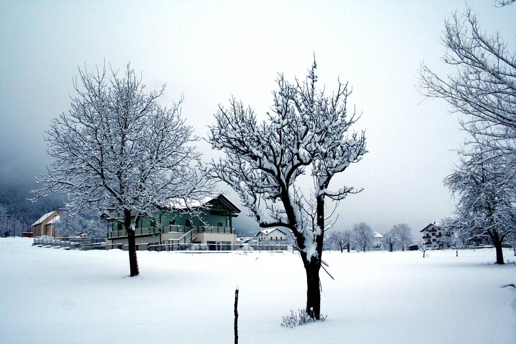 Agriturismo dopo una nevicata