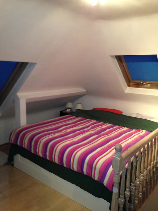 Same Bedroom, Different Bedding };0)
