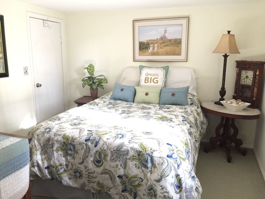 New luxury queen bed, sound machine, and two dressers for clothes.