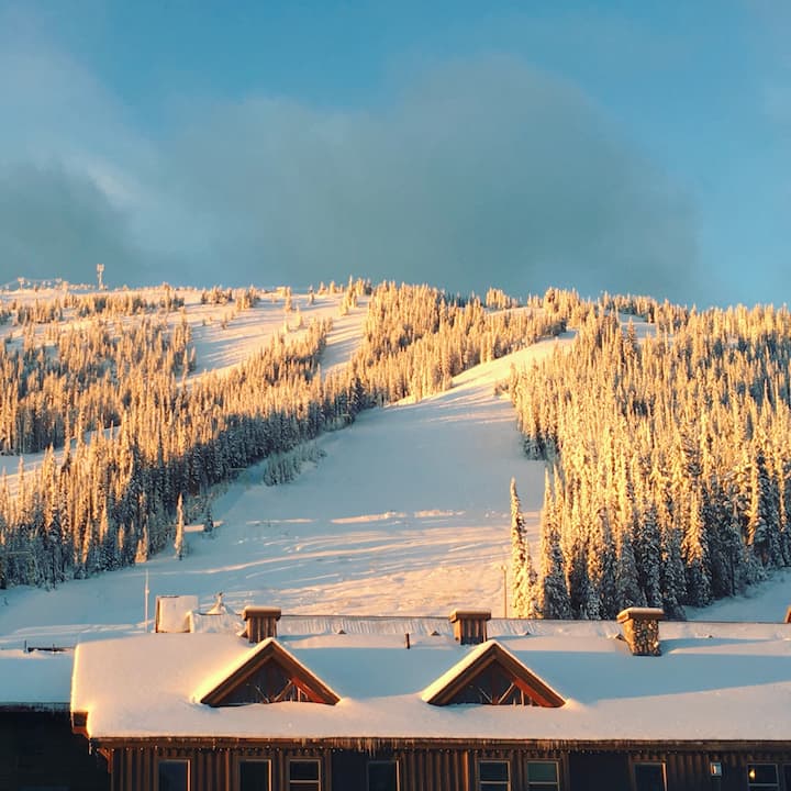 Skiin Skiout Lux Townhouse w Hot Tub Sleeps 12 Townhouses for Rent in Keremeos, British