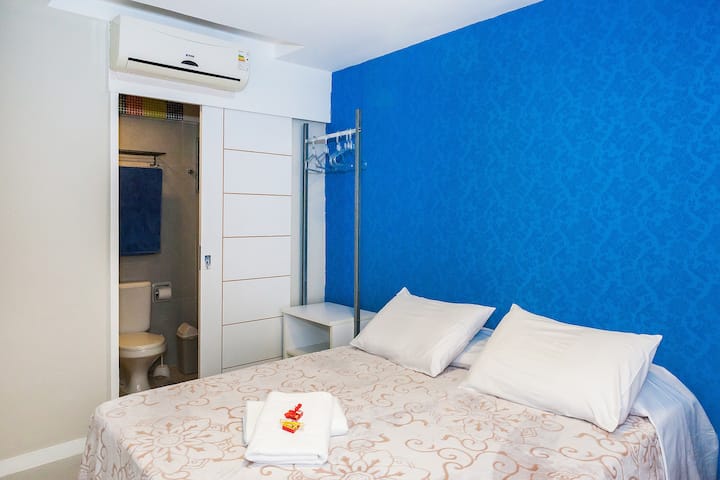 Suite (private bathroom) with air conditioning and double bed

(ask about single bed option)