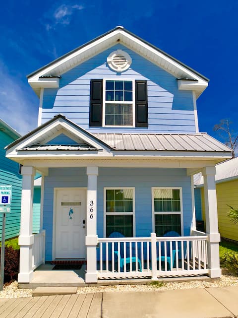 3 Bed, 2.5 Bath Cottage—One block to the beach!