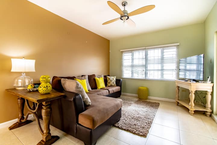 Central 1 Bedroom Apt With Pool Near New Kingston - Kingston