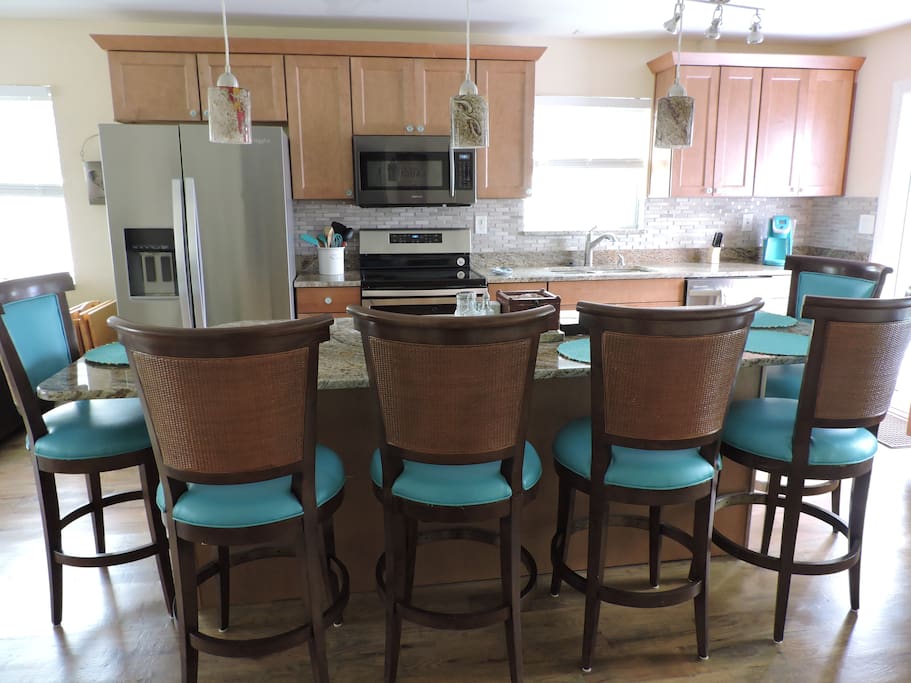Kitchen Area - Large island