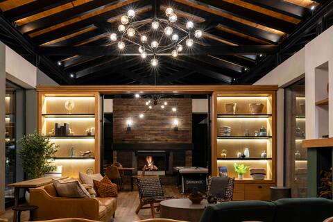 Tres Lunas: Luxury Cabin Overlooking the Forest