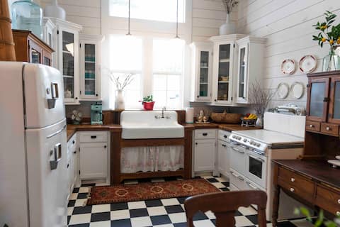 ❤️Historical Home 15 minutes from Toledo Bend Lake❤️