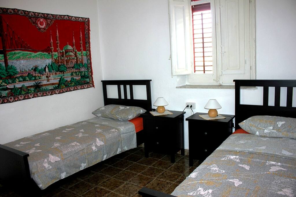 Cameretta con due posti letto...