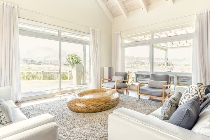 Luxury, Lakeside Villa with Private Pool and Jetty gallery image 3