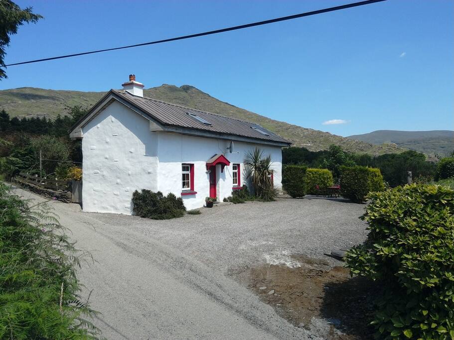 Old pub cottage.lauragh. Beara peninsula. Cabins for Rent in Kerry