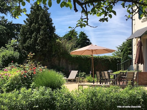Charming House. 5mn from the beach, garden 1500 m2