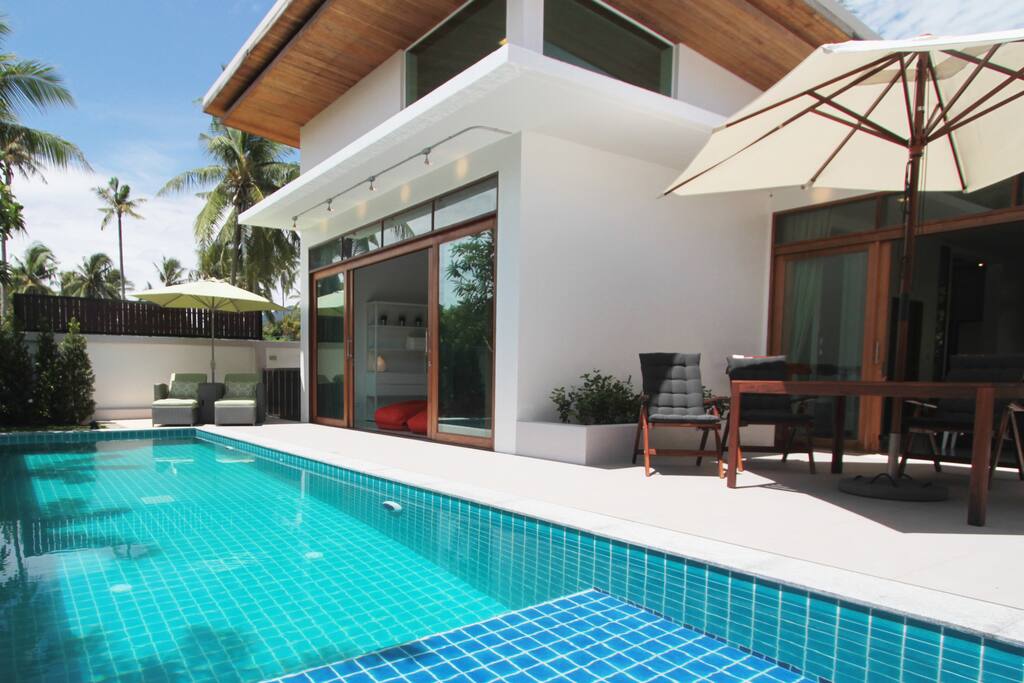 Swimming Pool & Outdoor Dining Terrace